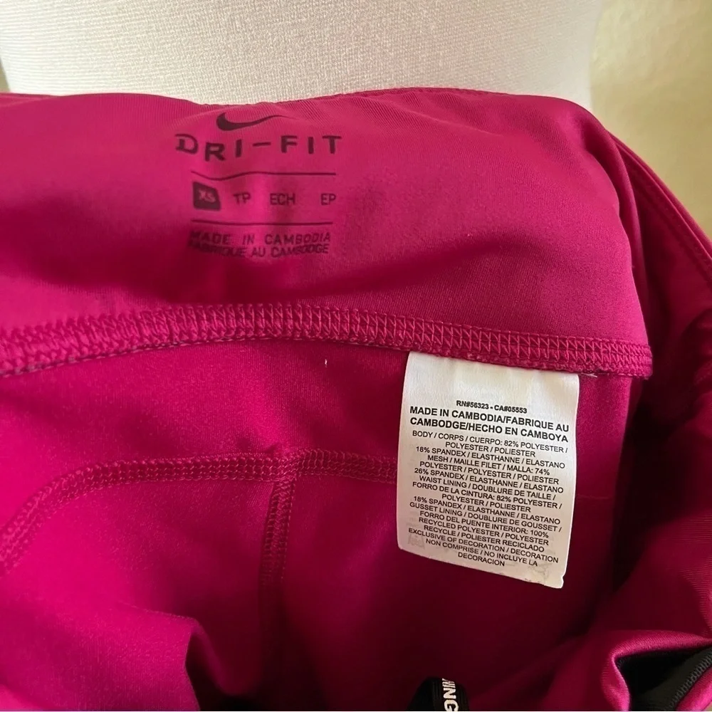 Nike Dri-Fit Legend Hot Pink Zip Pocket Pull On Tight Capri Leggings Size XS
